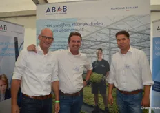 De mannen van ABAB Accountants&Adviseurs gingen met de teler op de foto. Frits van Dijkman, John Hopmans en Frank Buiks gaven verder voorlichting over de Wet Arbeidsmarkt in Balans. Voorlichting die ook op een drietal avonden in oktober door ABAB zal worden verzorgd.